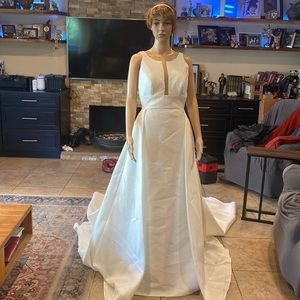 Maggie Sottero Brand New Never Used Moderns wedding dress size 6